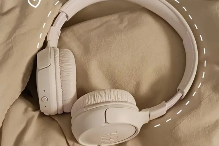 headphone di telinga