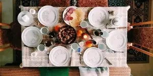 outstanding-dinnerware-sets-every-kitchen-needs-2