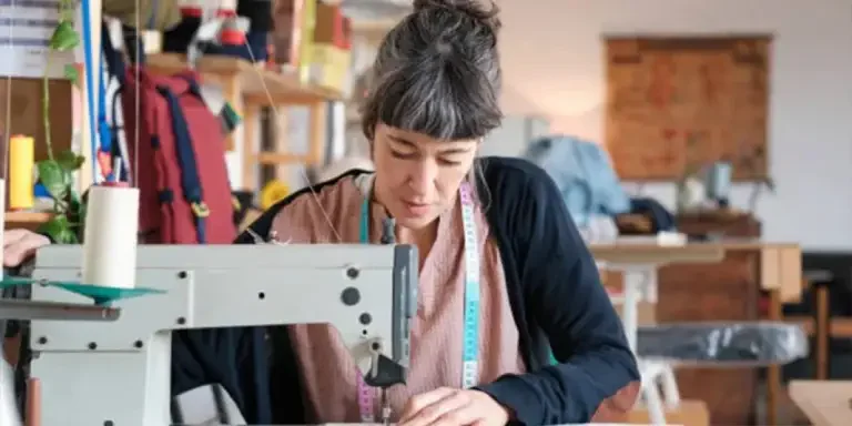 sewing-machine-vs-serger-whats-the-difference