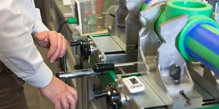 ведущие производители оборудования для производства пластмасс