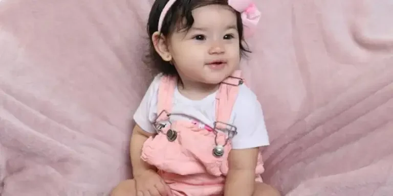 empfindliche-gefühlvolle-sensorische-details-definieren-baby-kleinkind-