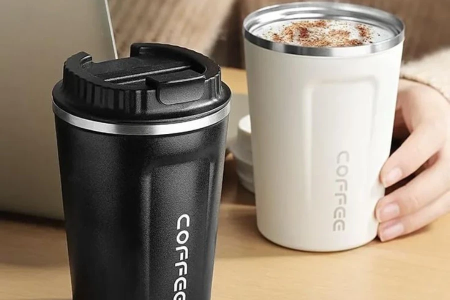 caneca de café de viagem