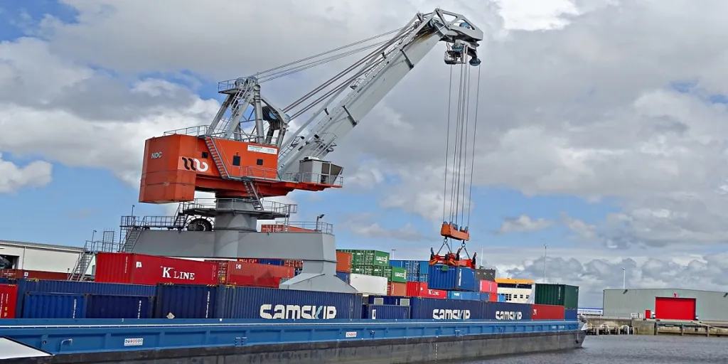 what to look for in a boat gantry crane