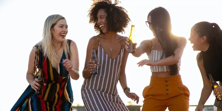 женские костюмы-предлетние комплекты