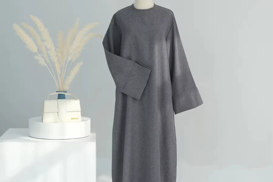 2. Elegancia Abaya cerrada de lino simple con modestia