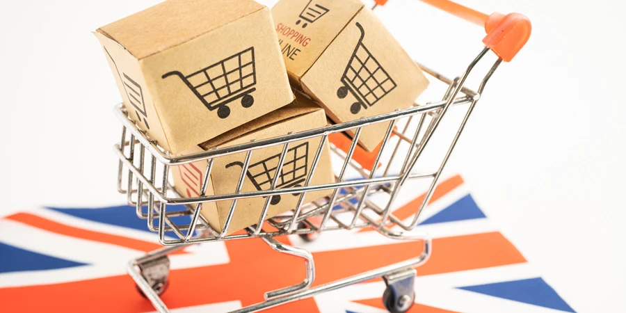Caja con logo de carrito de compras en línea y bandera del Reino Unido