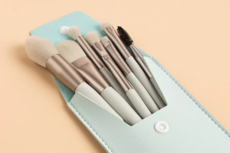 HMU 8pcs Mini Travel Makeup Brushes