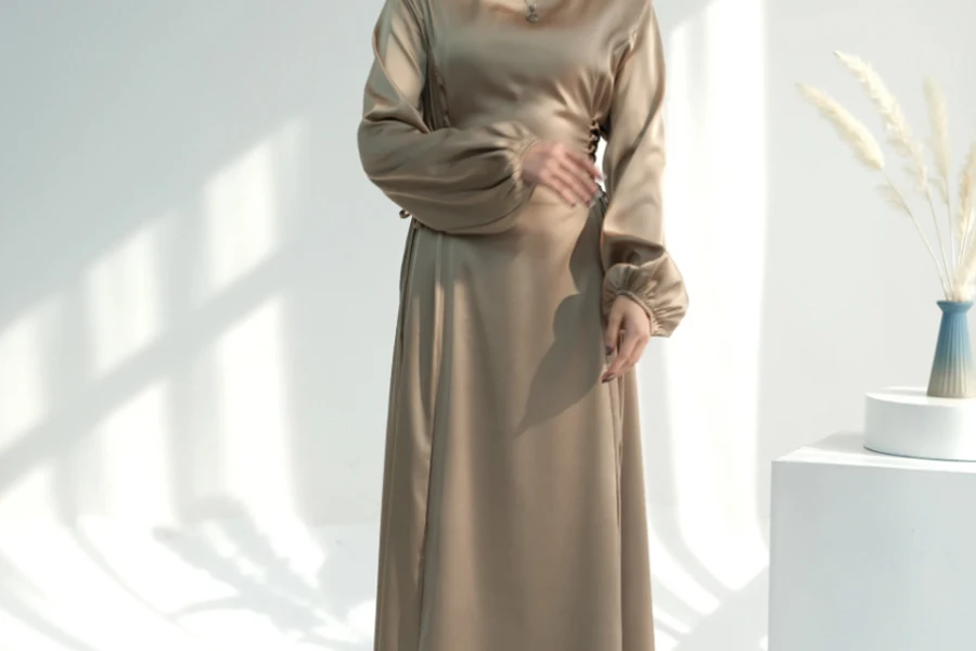 Vestido casual feminino de cetim modesto Loriya