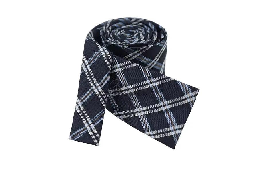 Cravatta scozzese dritta con motivo scozzese dritto in tessuto jacquard di seta piatto a quadri bianchi blu scuro