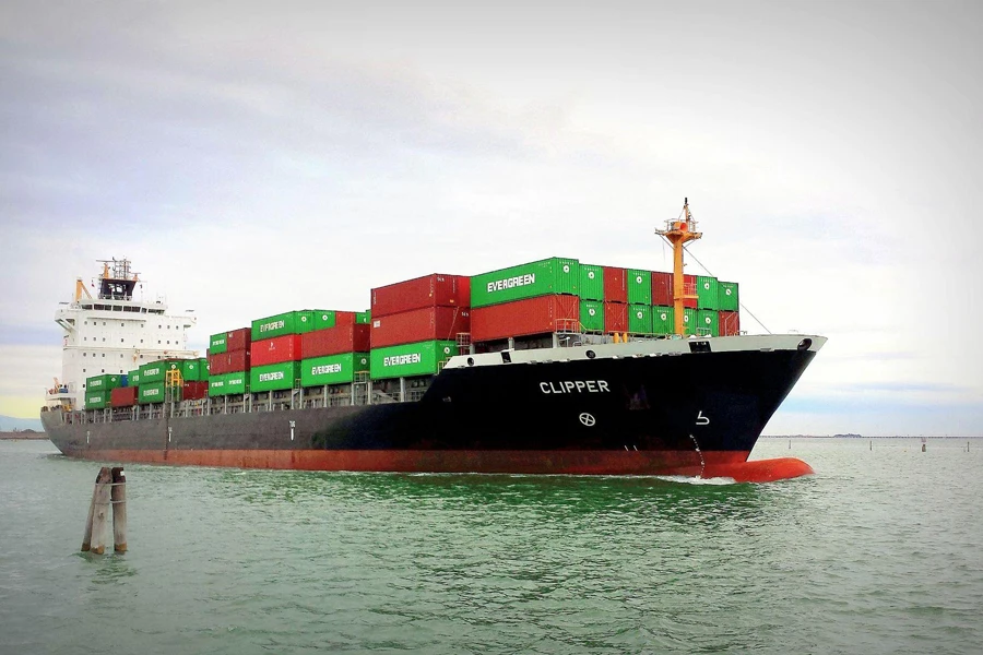 Морские перевозки доминируют как лучший выбор для импорта.