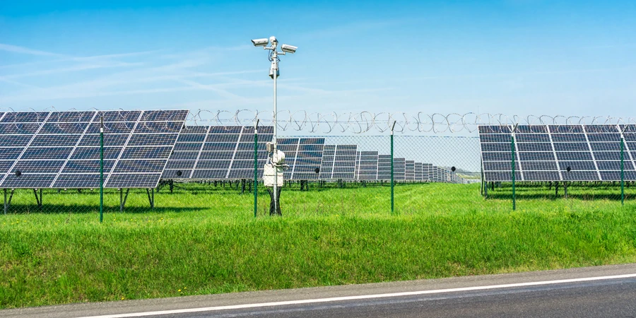 Solarkraftwerk, das erneuerbare Energie aus der Sonne nutzt