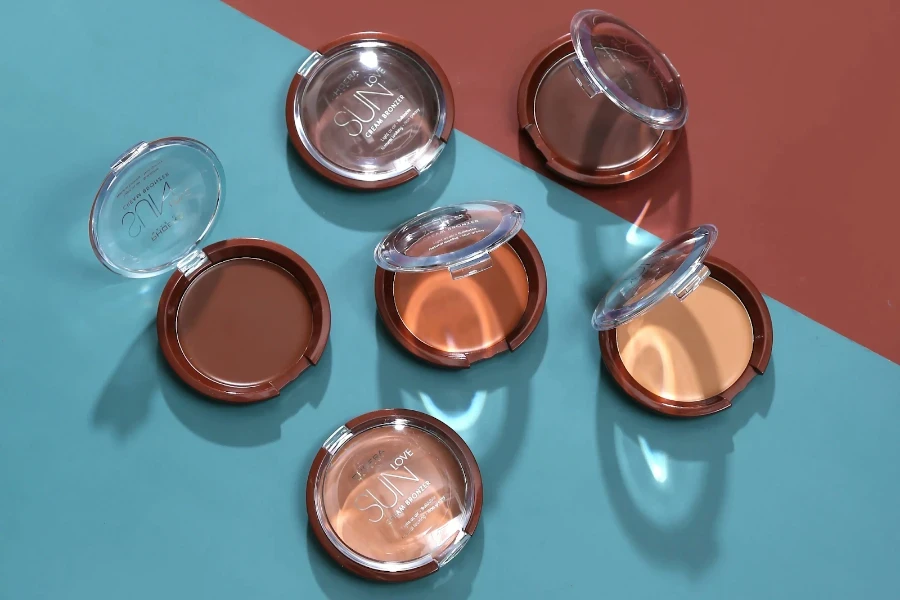 Diverse tonalità di bronzer in crema