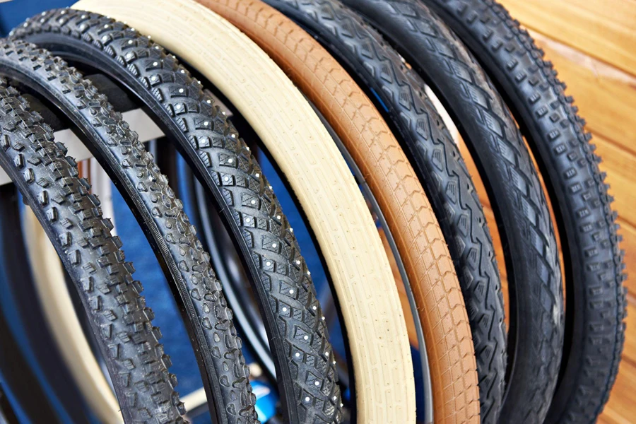 différentes largeurs et types de pneus