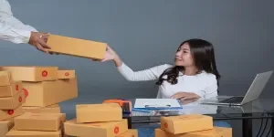 how to stand out and succeed with dropshipping