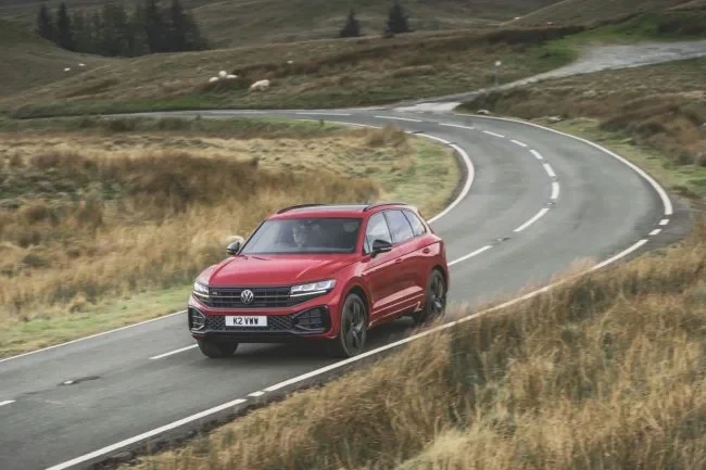 Newly facelifted Touareg delivers outstanding economy and relatively low emissions (Black Edition TDI pictured)