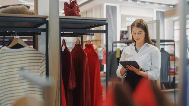 En se tenant au courant des dernières tendances et techniques, les détaillants peuvent garder une longueur d'avance et capitaliser sur les opportunités émergentes / Crédit : Gorodenkoff via Shutterstock