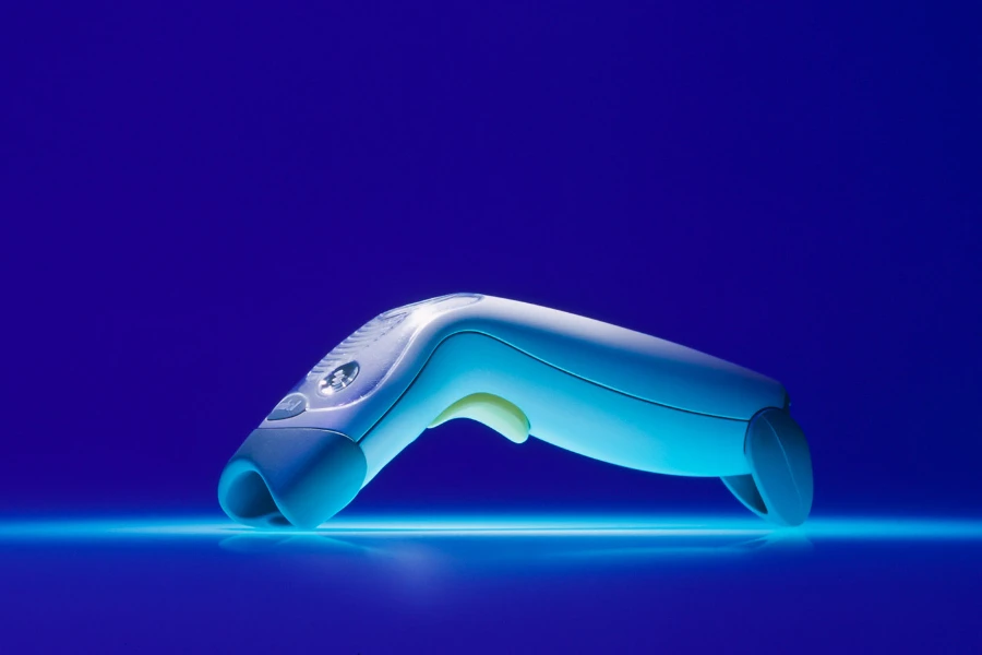 Dispositivo de beleza IPL colocado em uma plataforma laser azul