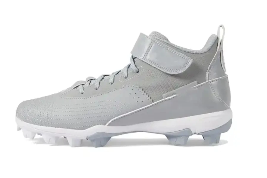 Metal baseball cleats for men