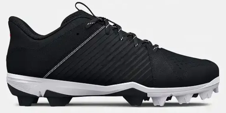 Non-slip turf sportsmen lead off baseball shoes