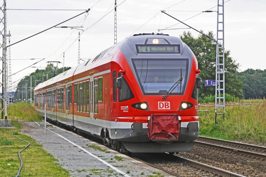 O transporte ferroviário é amplamente eletrificado em todo o mundo