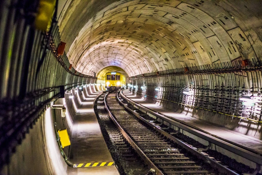 As atualizações ferroviárias abrangem melhorias em túneis e pontes