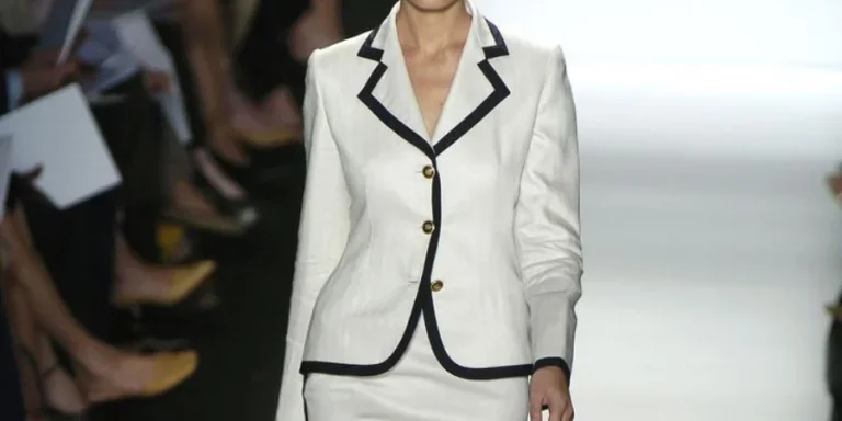 комплект костюмов