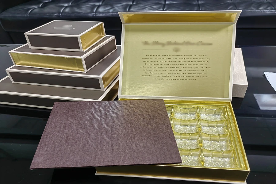 Manyetik özelliklere sahip çeşitli özelleştirilebilir çikolata hediye kutuları dahildir