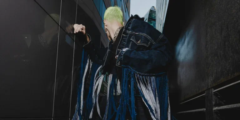 mezclilla para hombres jóvenes