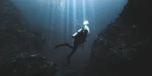 A diver using an air tank underwater