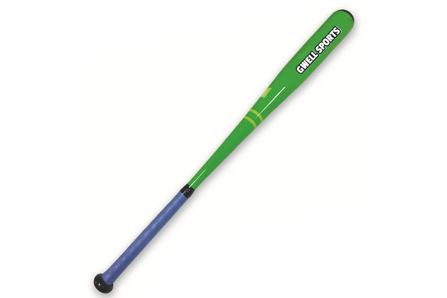 Um taco de softball verde sobre um fundo branco