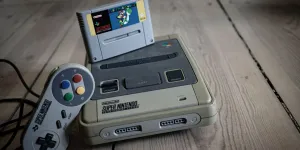 Papan permainan video retro dengan pengontrol dan kaset
