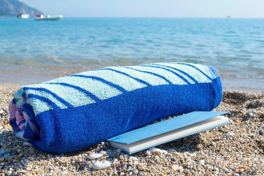Different color types of microfiber beach towel