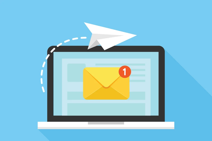 Ikon email di laptop dengan pesawat kertas mewakili pengiriman otomatis