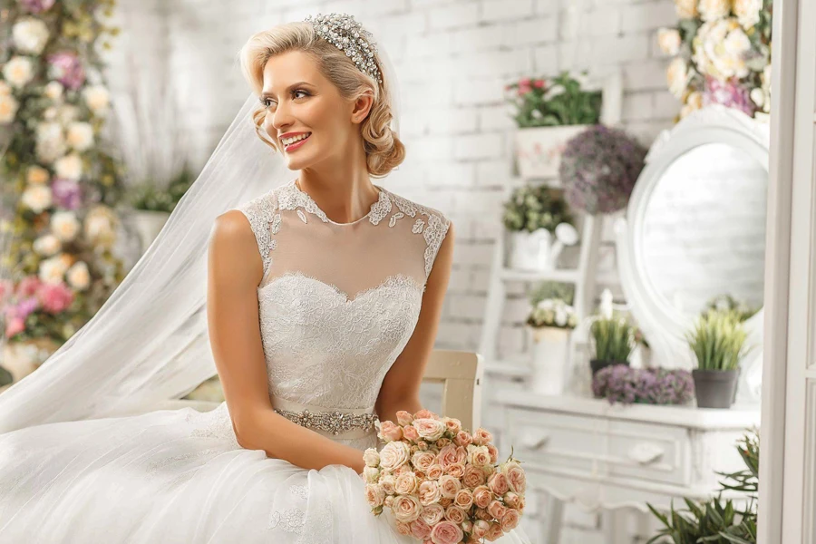 Glamorous bridal looks for a timeless elegance
