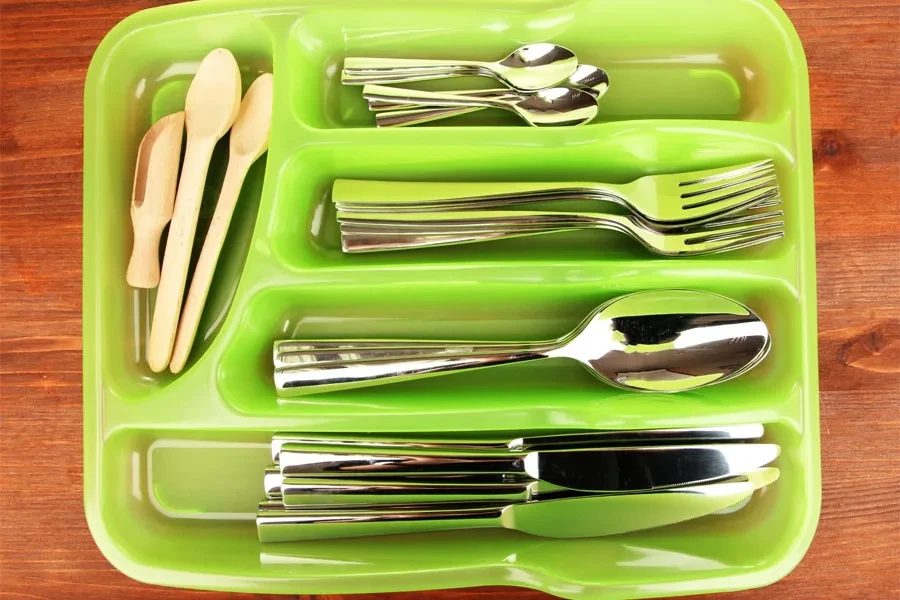 Green cutlery tray with cutlery