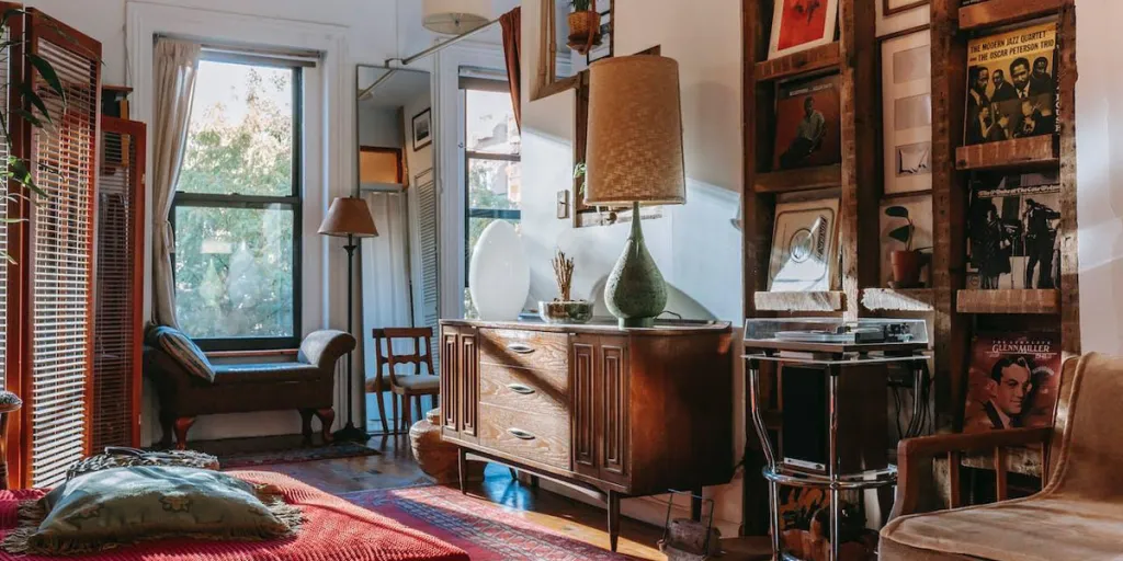 Vintage mobilyalı bir stüdyonun içi
