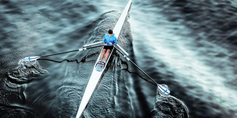 Person using a single rowing boat