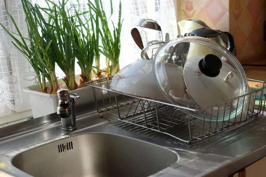 Sink with stainless steel wire dish rack