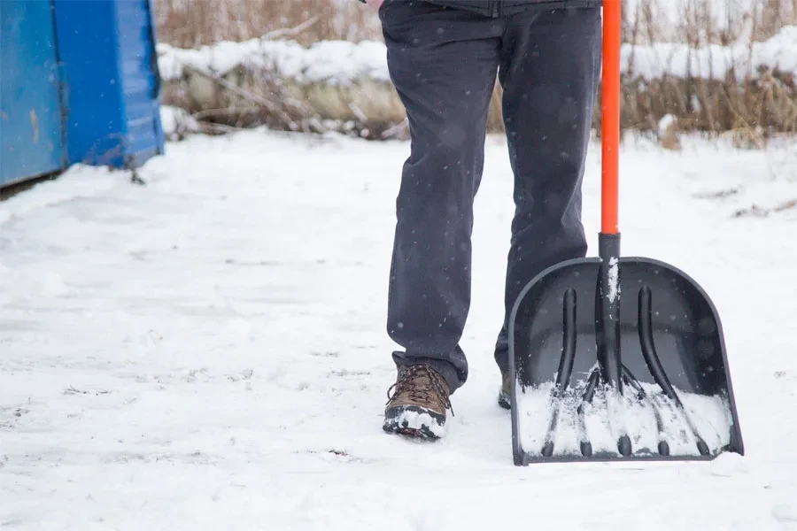 Telescopic shovel used in winter