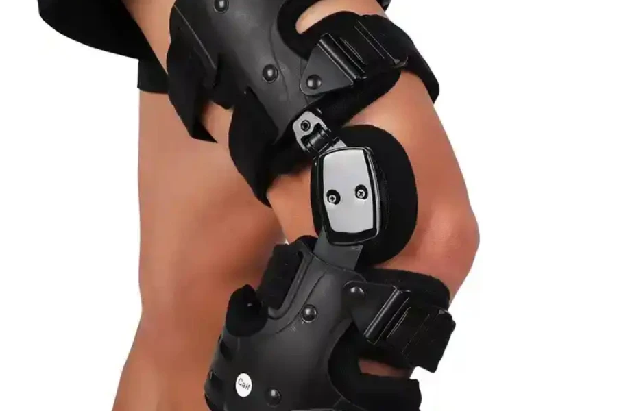 Adjustable post-op unloader rom hinged knee brace