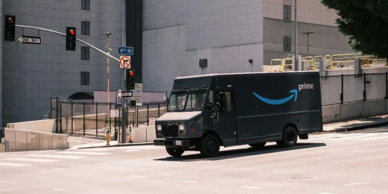 E-commerce & Ai News Flash Collection (apr 18): Amazon's Prime 