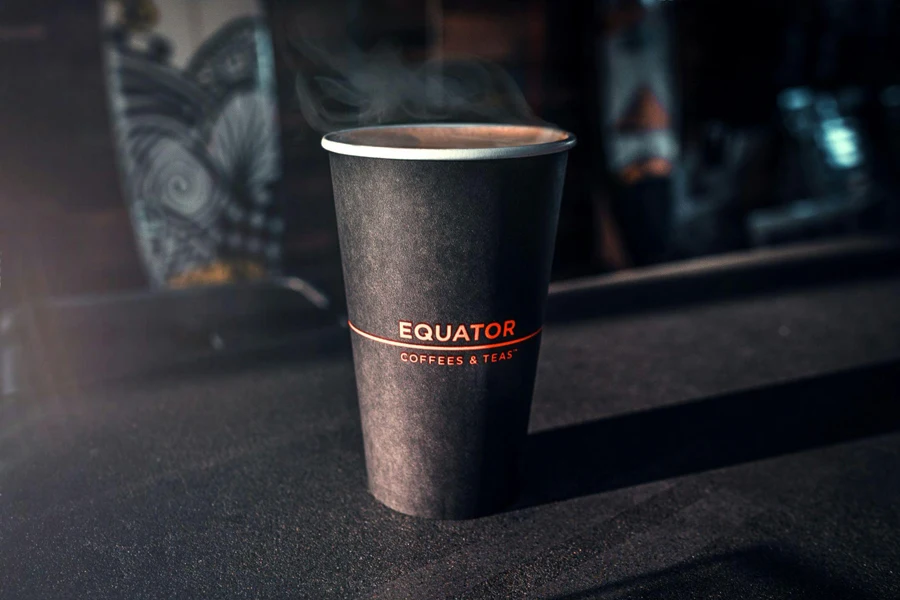 бумажный стаканчик для кофе и чая экватор