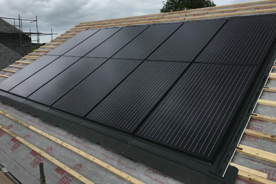 Pasang carport tenaga surya untuk rumah Anda