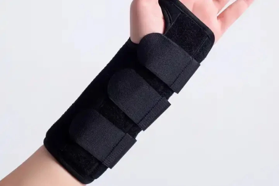 Neoprene wrist brace for carpal tunnel