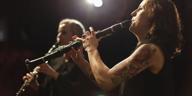 play clarinet