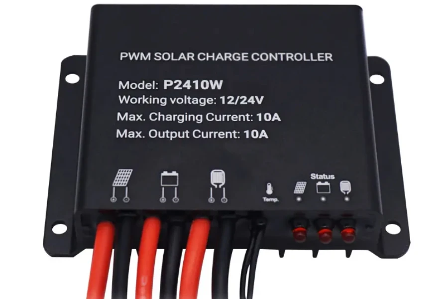 Controlador de carga solar MPPT (esquerda), controlador de carga solar PWM (direita)