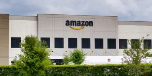 Houston, Teksas'taki Amazon depo tesisi mağazasının dış cephesi