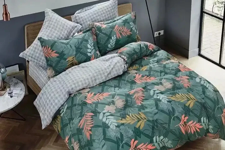 Botanical duvet set with forest green and leaf colors