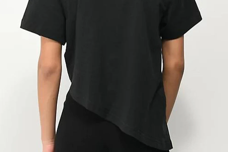 Lady wearing an oversized gym shirt with an asymmetrical hem