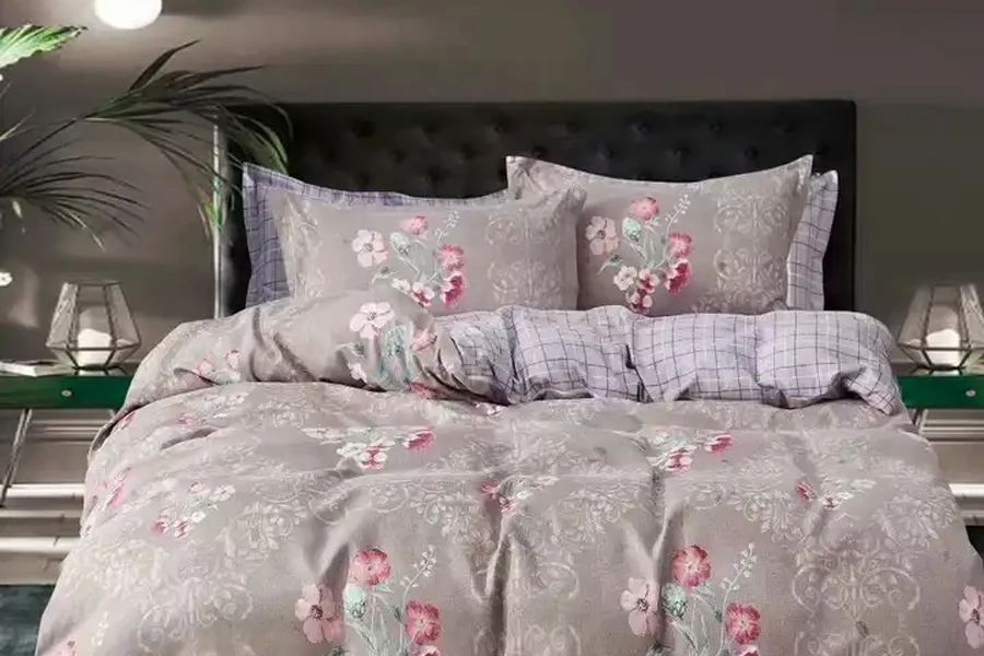Lilac-colored duvet set with pops of pink flowers
